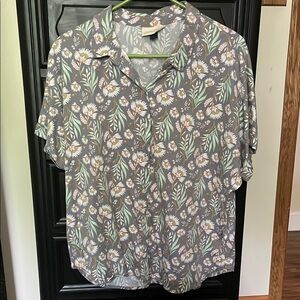 Universal Thread Gray Floral Button Down